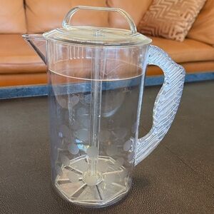 The Pampered Chef Pitcher quick stir polka dot 2 QTS